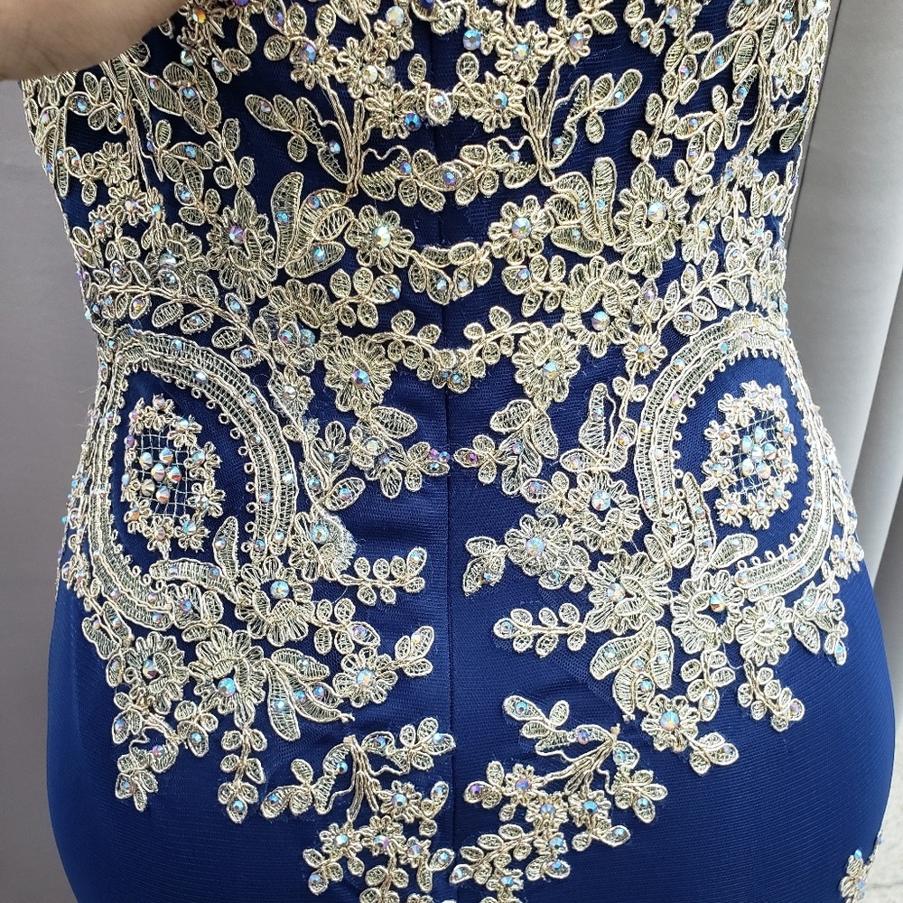 Formal Dress - Picture 4 of 8